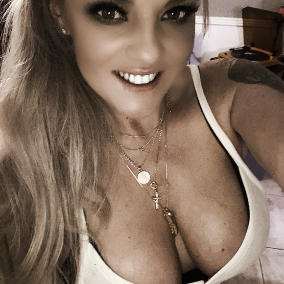 Meet your Posher, Danielle - Picture 6 of 16